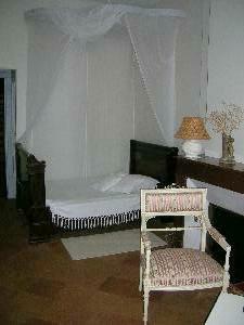 A guest room at Chteau de Sguenville