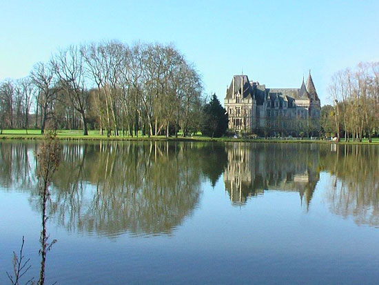 Château Allure du Lac.  Copyright S. Stayne.  All rights reserved.