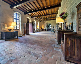 Entrance Hall to Medieval castle. Copyright F. d'Arthuys. All rights reserved.