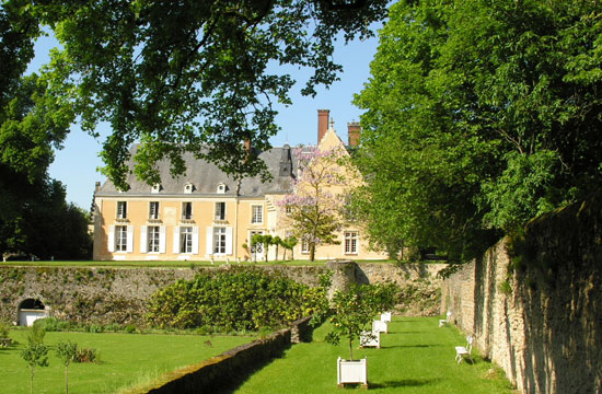 Château de la Barrre.  Copyright Cold Spring Press.  All rights reserved.