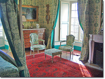 Elegant chambre at Château de la Barre.  Copyright G and M de Vanssay.  All rights reserved.