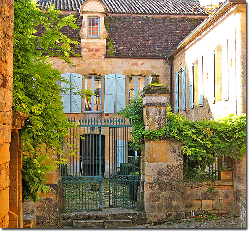 Welcome to Le Prieuré du Château de Biron