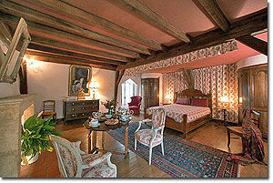 Fine guest room at Château de la Bourgonie