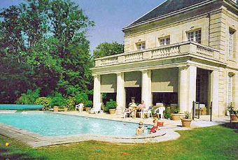 The pool at Chteau Coulon Laurensac