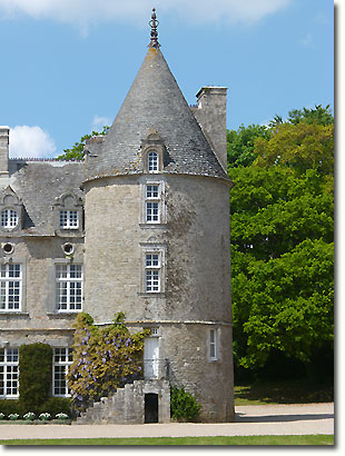 Château de Tocqueville tower.  Photo copyright S. Tocqueville.  All rights reserved.