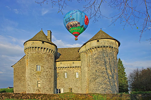 Chteau de la Vigne and Salers balloon