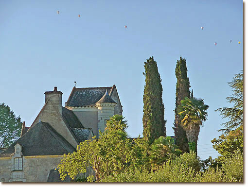 Hot air balloons over Chteau de Cheman