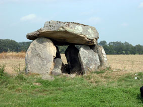 Dolmen in Monts de Blond.  Photo courtesy of http://chemins.secrets.pagesperso-orange.fr/pages/montsacceuil1.php