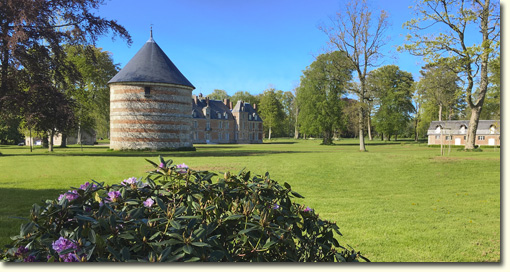 Janville Pigeonnier, Cottage and Château